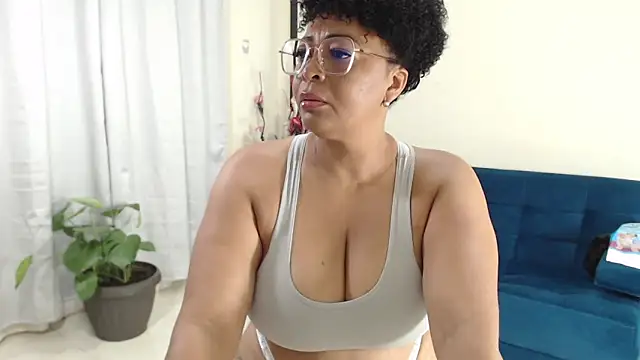 Snapshot of AmbarSofhia chatting on 13, 2, 2025 AmbarSofhia online show from 13, 2, 2025