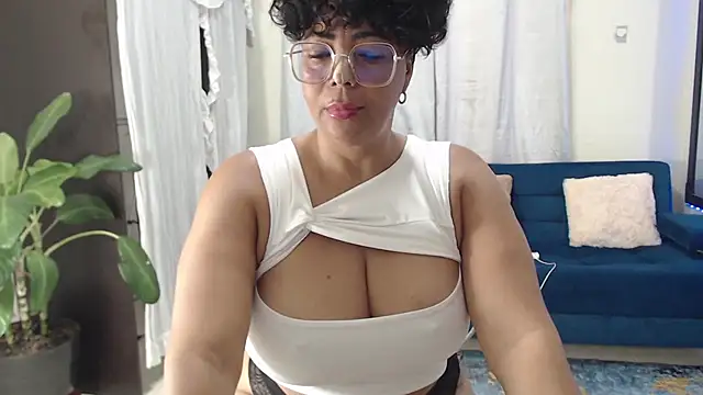 Snapshot of AmbarSofhia chatting on 18, 3, 2025 AmbarSofhia online show from 18, 3, 2025