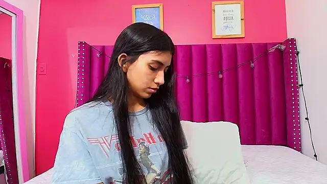 Snapshot of littlee_emilyy_ chatting on 22, 1, 2025 littlee emilyy online show from 22, 1, 2025