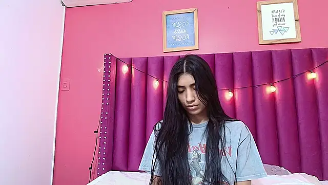 Snapshot of littlee_emilyy_ chatting on 22, 1, 2025 littlee emilyy online show from 22, 1, 2025