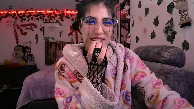 Snapshot of azahar__ziiz chatting on 19, 12, 2024 azahar ziiz online show from 19, 12, 2024