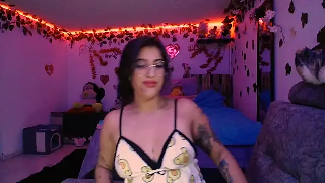 Snapshot of azahar__ziiz chatting on 5, 3, 2025 azahar ziiz online show from 5, 3, 2025