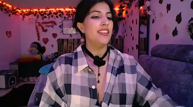 Snapshot of azahar__ziiz chatting on 9, 3, 2025 azahar ziiz online show from 9, 3, 2025