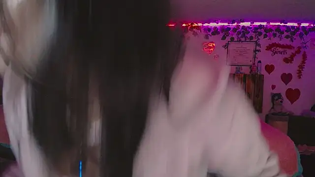 Snapshot of azahar__ziiz chatting on 9, 9, 2025 azahar ziiz online show from 9, 9, 2025