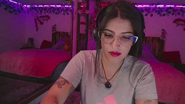 Snapshot of azahar__ziiz chatting on 12, 11, 2025 azahar ziiz online show from 12, 11, 2025