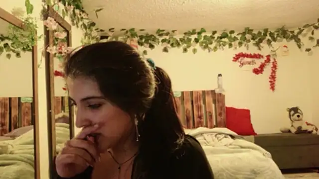 Snapshot of azahar__ziiz chatting on 24, 11, 2025 azahar ziiz online show from 24, 11, 2025