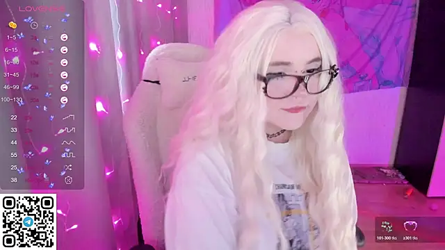 SelenaCute online show from 25, 4, 2026