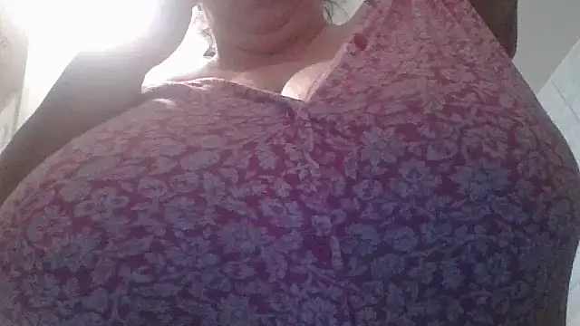 Snapshot of Nataliesbestjuggs chatting on 28, 9, 2025 Nataliesbestjuggs online show from 28, 9, 2025