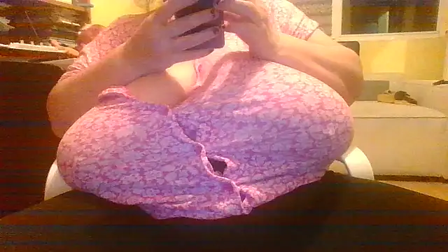 Snapshot of Nataliesbestjuggs chatting on 19, 10, 2025 Nataliesbestjuggs online show from 19, 10, 2025