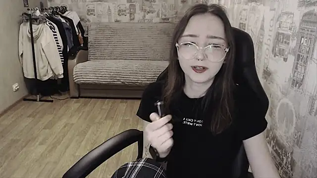 AmeliaKamishiro online show from 8, 1, 2025