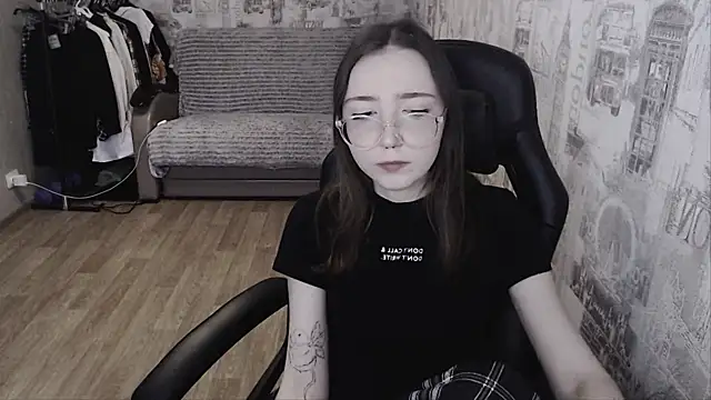 AmeliaKamishiro online show from 16, 1, 2025