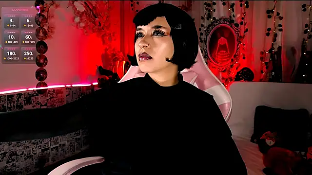 Snapshot of kitty_roxy chatting on 12, 10, 2025 kitty roxy online show from 12, 10, 2025