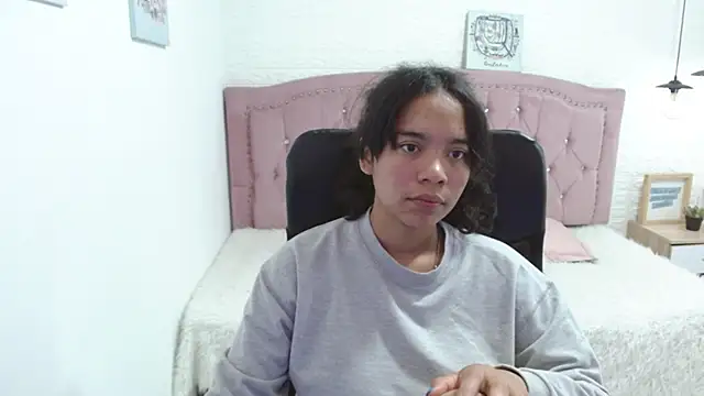 laureentt  online show from 18, 1, 2025