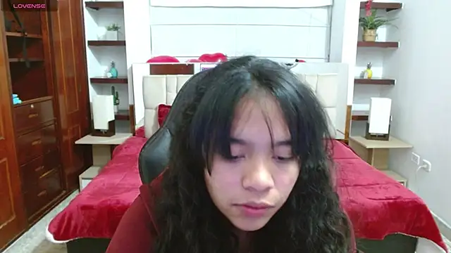 Snapshot of laureentt_ chatting on 11, 2, 2025 laureentt online show from 11, 2, 2025