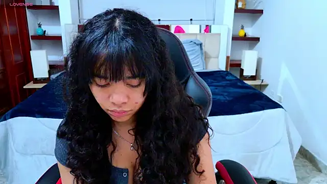 Snapshot of laureentt_ chatting on 20, 10, 2025 laureentt online show from 20, 10, 2025