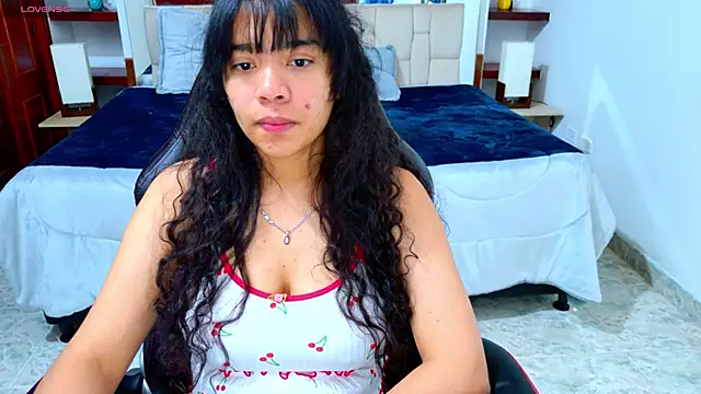 Snapshot of laureentt_ chatting on 22, 10, 2025 laureentt online show from 22, 10, 2025