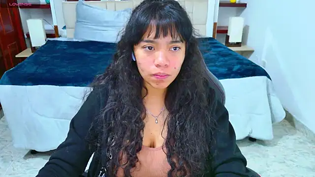 Snapshot of laureentt_ chatting on 31, 10, 2025 laureentt online show from 31, 10, 2025