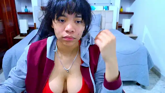 Snapshot of laureentt_ chatting on 14, 11, 2025 laureentt online show from 14, 11, 2025