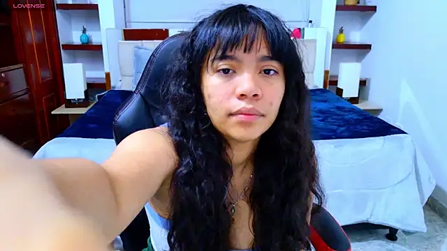 Snapshot of laureentt_ chatting on 19, 11, 2025 laureentt online show from 19, 11, 2025