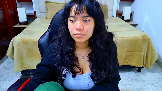 Snapshot of laureentt_ chatting on 26, 11, 2025 laureentt online show from 26, 11, 2025