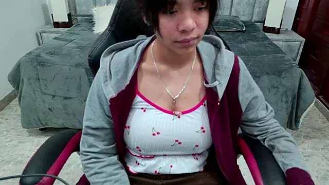 Snapshot of laureentt_ chatting on 9, 6, 2026 laureentt online show from 9, 6, 2026
