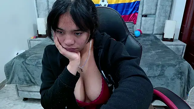 Snapshot of laureentt_ chatting on 7, 7, 2026 laureentt online show from 7, 7, 2026