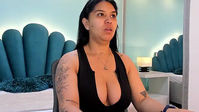 Snapshot of sharlott18 chatting on 27, 10, 2025 sharlott18 online show from 27, 10, 2025