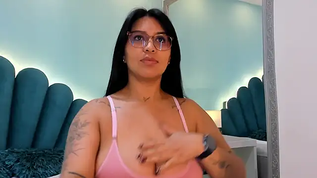 Snapshot of sharlott18 chatting on 13, 11, 2025 sharlott18 online show from 13, 11, 2025