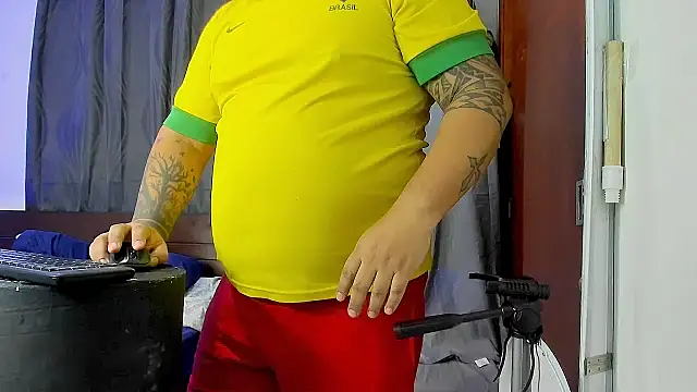 Latino bigcock online show from 21, 2, 2025