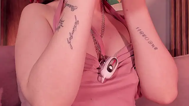 Snapshot of Eva_Macalliter chatting on 5, 7, 2026 Eva Macalliter online show from 5, 7, 2026