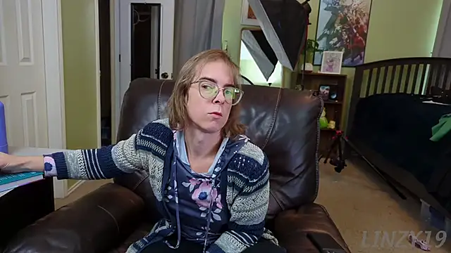 Snapshot of Linzy_19 chatting on 8, 1, 2025 Linzy 19 online show from 8, 1, 2025