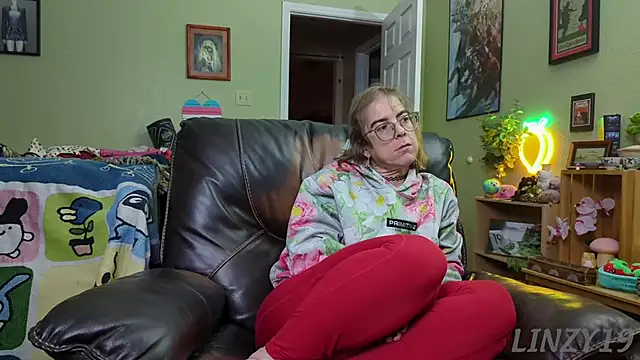 Snapshot of Linzy_19 chatting on 24, 1, 2025 Linzy 19 online show from 24, 1, 2025