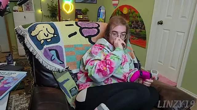 Snapshot of Linzy_19 chatting on 19, 2, 2025 Linzy 19 online show from 19, 2, 2025