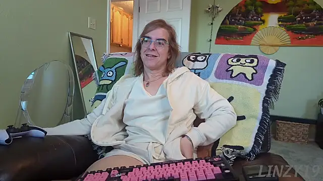 Snapshot of Linzy_19 chatting on 22, 9, 2025 Linzy 19 online show from 22, 9, 2025