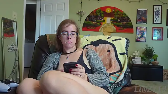 Snapshot of Linzy_19 chatting on 25, 9, 2025 Linzy 19 online show from 25, 9, 2025