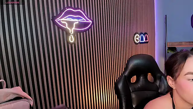 emily roberts1 online show from 4, 12, 2025