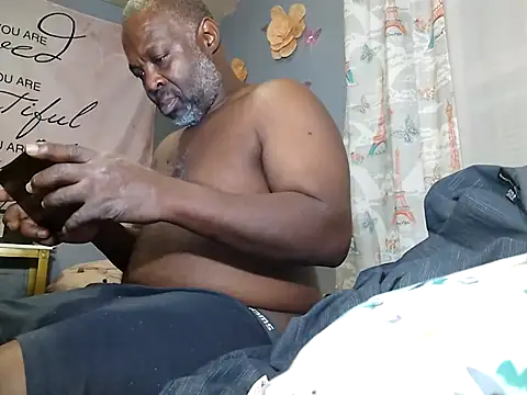 Snapshot of macnificent1fr chatting on 4, 12, 2024 macnificent1fr online show from 4, 12, 2024