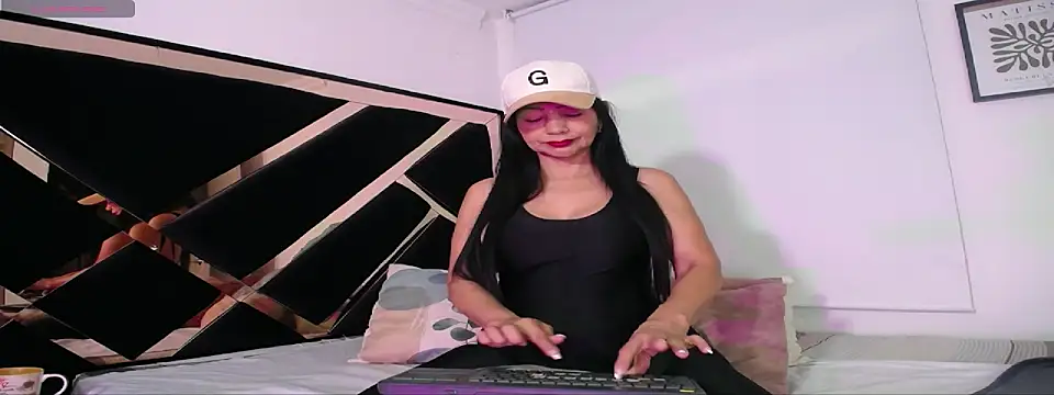 Snapshot of EVA45LOVES chatting on 10, 11, 2025 EVA45LOVES online show from 10, 11, 2025