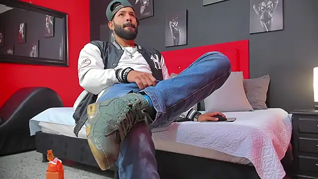 Thiagogomez online show from 13, 3, 2025