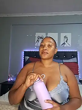 Snapshot of Toya_P chatting on 8, 9, 2025 Toya P online show from 8, 9, 2025