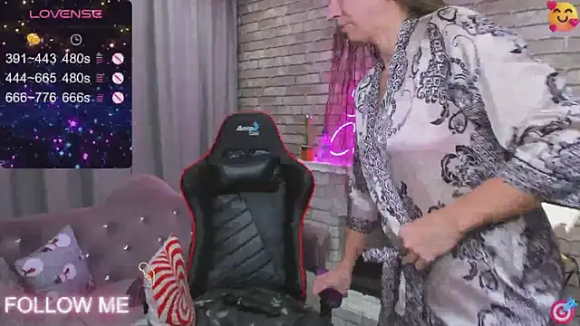 Snapshot of SarahCoksss chatting on 24, 1, 2025 SarahCoksss online show from 24, 1, 2025