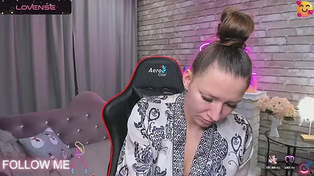 Snapshot of SarahCoksss chatting on 31, 1, 2025 SarahCoksss online show from 31, 1, 2025