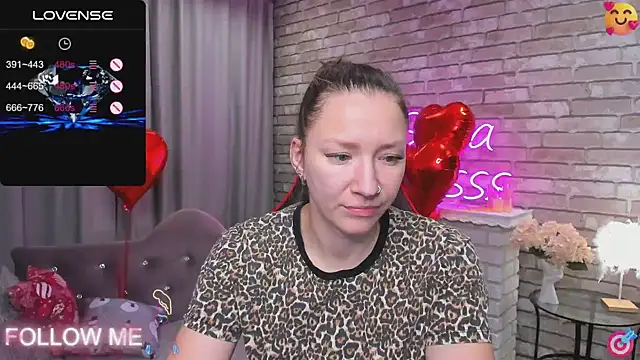 Snapshot of SarahCoksss chatting on 13, 2, 2025 SarahCoksss online show from 13, 2, 2025