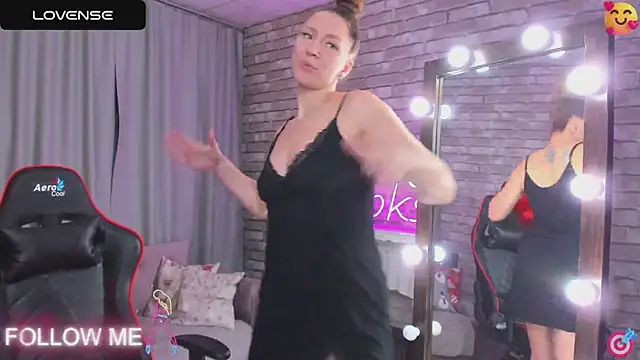 Snapshot of SarahCoksss chatting on 2, 3, 2025 SarahCoksss online show from 2, 3, 2025