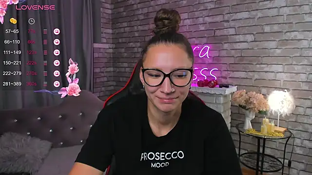 Snapshot of SarahCoksss chatting on 2, 10, 2025 SarahCoksss online show from 2, 10, 2025