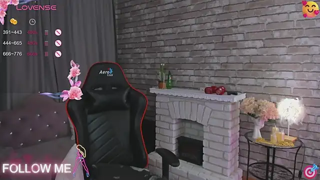 Snapshot of SarahCoksss chatting on 8, 10, 2025 SarahCoksss online show from 8, 10, 2025