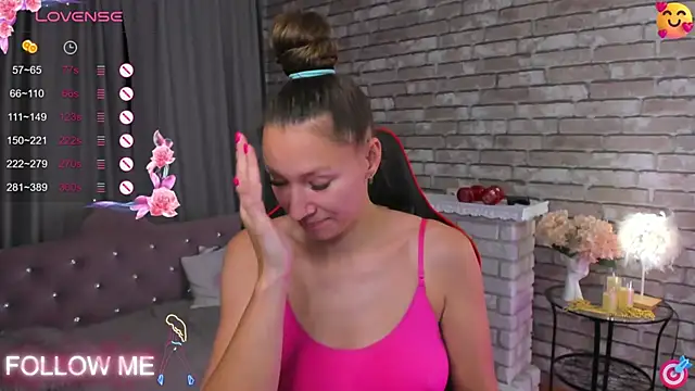 Snapshot of SarahCoksss chatting on 10, 10, 2025 SarahCoksss online show from 10, 10, 2025