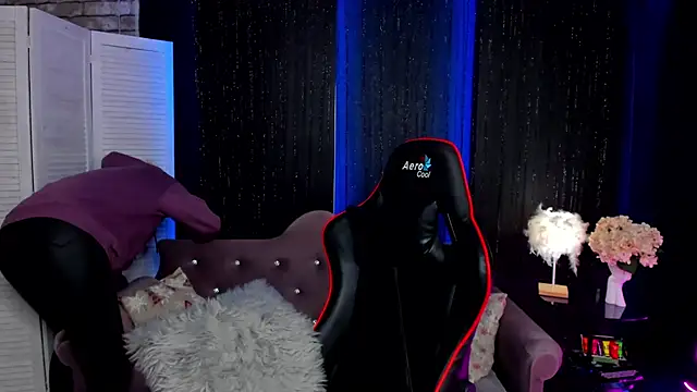 Snapshot of SarahCoksss chatting on 6, 11, 2025 SarahCoksss online show from 6, 11, 2025