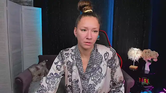 Snapshot of SarahCoksss chatting on 11, 11, 2025 SarahCoksss online show from 11, 11, 2025