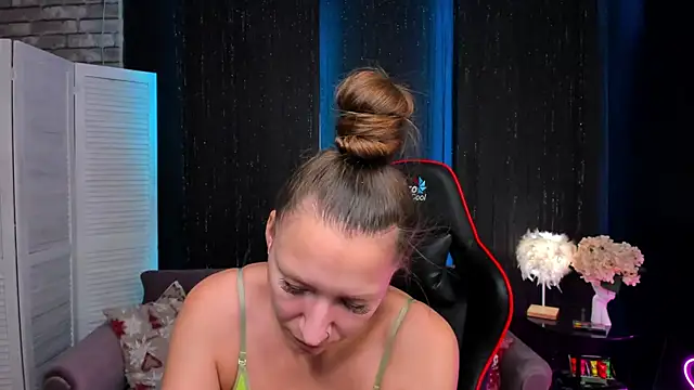 Snapshot of SarahCoksss chatting on 19, 11, 2025 SarahCoksss online show from 19, 11, 2025